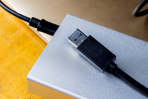 快用 AKiTiO 冰極光 Neutrino USB 3.1 Gen2 Type-C 硬碟外接盒擴充你的 MacBook！一般電腦也能用，而且還比 USB 3.0 快！