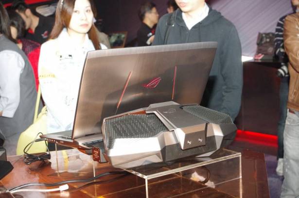 全球首款外接水冷筆電，華碩 ROG GX700 霸氣登場