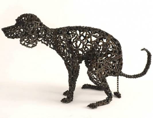 廢棄金屬大改造-充滿自由靈魂的鏈條狗狗雕塑