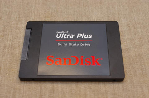 非同步顆粒加上 Marvell 控制器， SanDisk Ultra Plus 256GB 動手玩